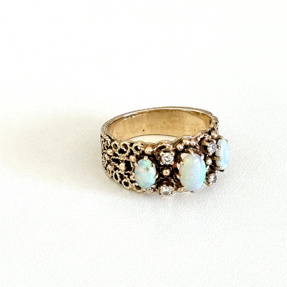 Vintage 14K Yellow Gold Three Stone Opal & Diamonds Filigree Band Ring Size 7.25 - Picture 4 of 16